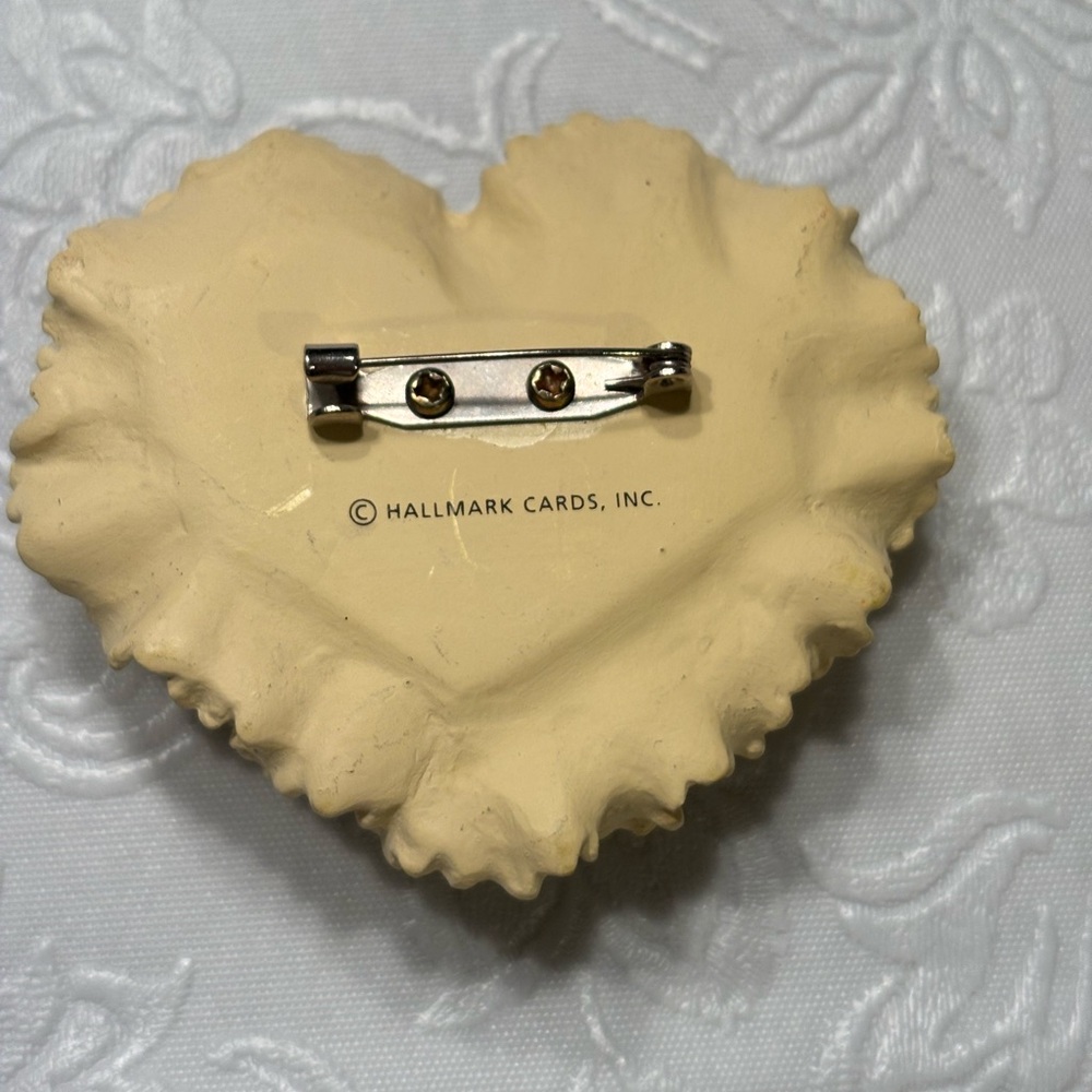 Hallmark Floral Heart Brooch - Picture 3 of 3